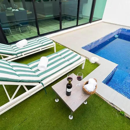 Mod Townhome, Private Backyard, Pool 24Hr Security-2