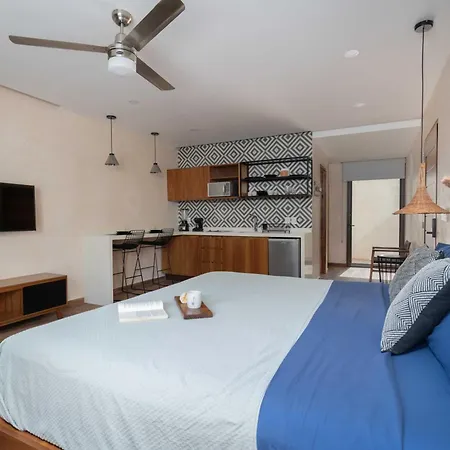Studio With Jacuzzi, 24-7 Private Security-2