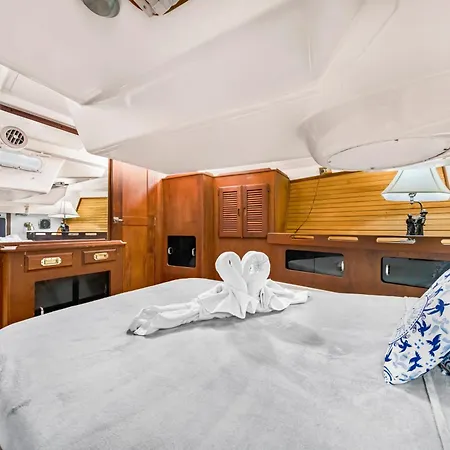 Walk Barefoot To Beach! Private Sailboat At North End, Queen Bed, En-Suite Bath, Ac-2