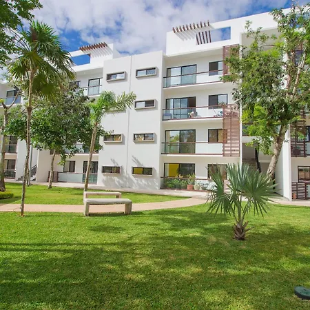 Breezy & Bright Full Apartment-3