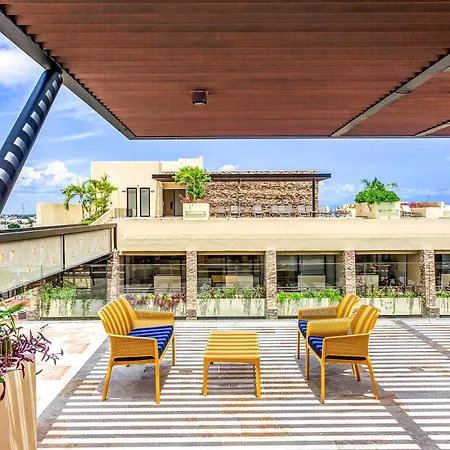 Studio For 4 I Roof Pool, Gym, Lounge & Near Beach-2