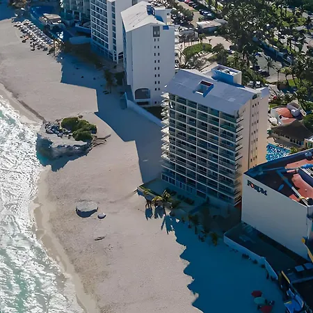 Paradise Beachfront & Nightlife Heart-2
