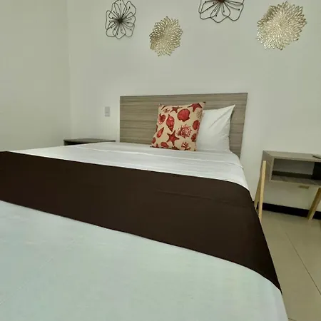 5Th Avenue Oasis 8 Personas-3