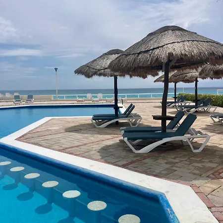 Cancun Oceanfront, Entire Apartment-3