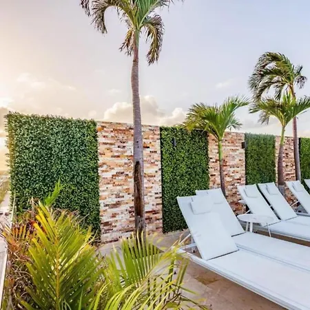Radiant Rooftop Pool At Menesse 38Th Perfect Location-2