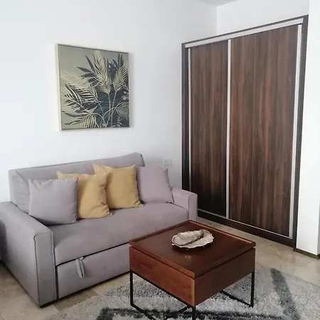 Menesse Mitdtown2 , Ave 25Th-2
