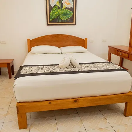 Hotel Las Palmas En Laurel-3
