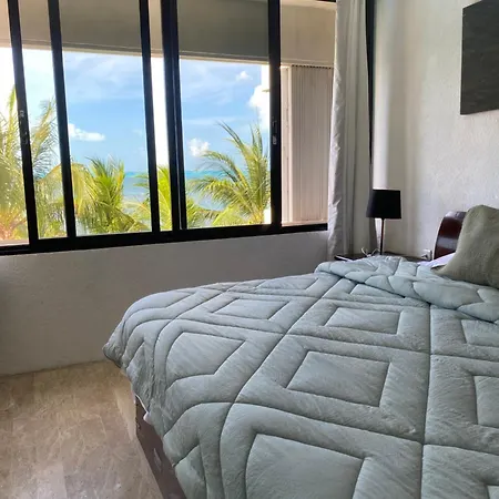 Front Beach Private Room With Shared Bathroom-2