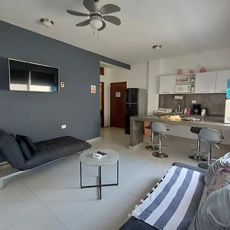 Casa Linda Isla-Flamingo-Shared Pool-2
