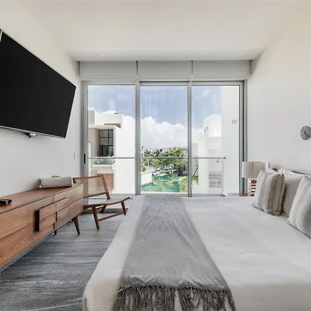 Luxury Condo Of 4 Bedrooms-2