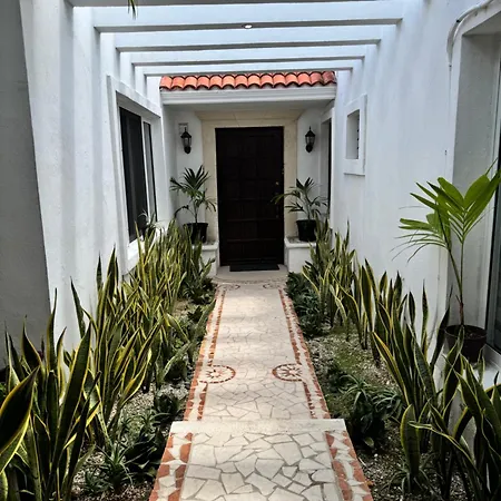 Casa Mel, Excelente Ubicacion, Seguridad-2