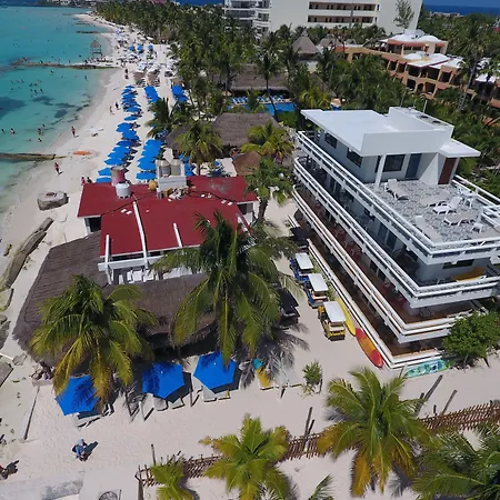 Chichis And Charlies Beachfront Hotel-3