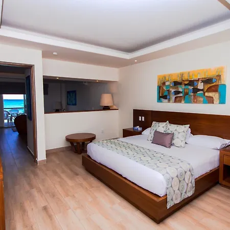 La Palma Beachfront Hotel & Club Nautico-3