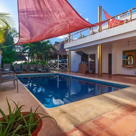 Skull'S Landing- Mary Read - Poolside View-3