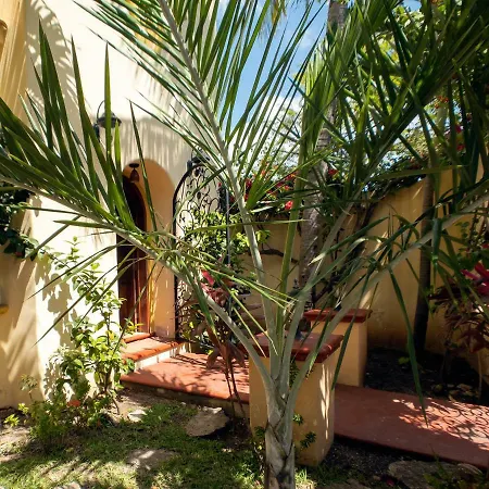 Casa Zarah - Hacienda Family Home - Pool And 2-Block To Beach-3