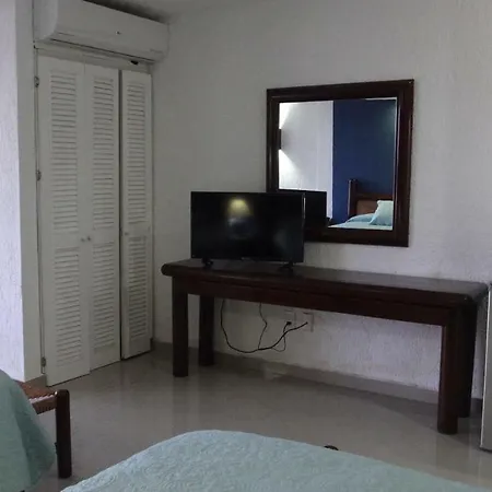 Remodeled Studio In Beachfront Condominium-3