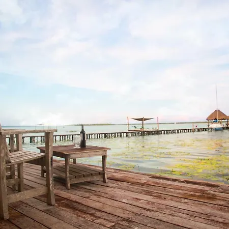 Lagoon Front Hut: Daily Cleaning, Bikes & Kayaks!-3