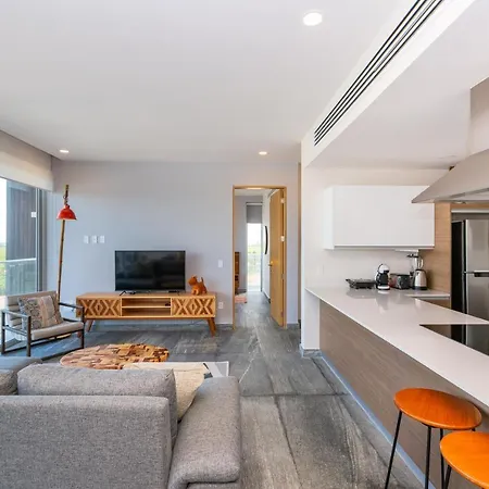 Ocean View Condo-Beach, Rooftop Pool & Jacuzzi!-2