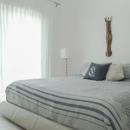 Seal- Stunning Vintage Condo In Safe Neighborhood & Pool-2