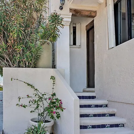 Updated Oceanside Townhome With Pool Walk To Beach!-2