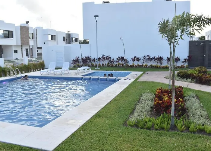 Casa Llena De Vida Con Alberca Villa Cancún met een Zwembad