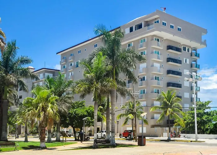 Pet friendly Stunning Ground Floor 2 Bedroom Unit At El Cantil Eclbn Cozumel