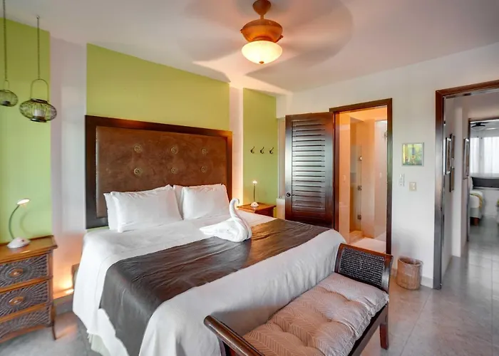 Oceanfront Isla Mujeres Estate With Infinity Pool! Villa