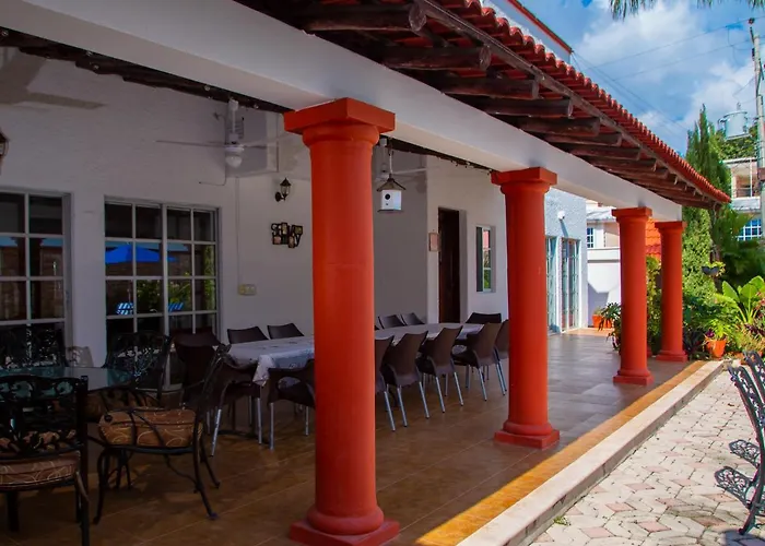 Hermosa Casa, En Renta Vacacional Con Piscina, A Tan Solo10 Minutos De La Playa, Cerca De Centros Comerciales, Restaurantes, Bares Y Supermercados Cancún aceita animais de estimação