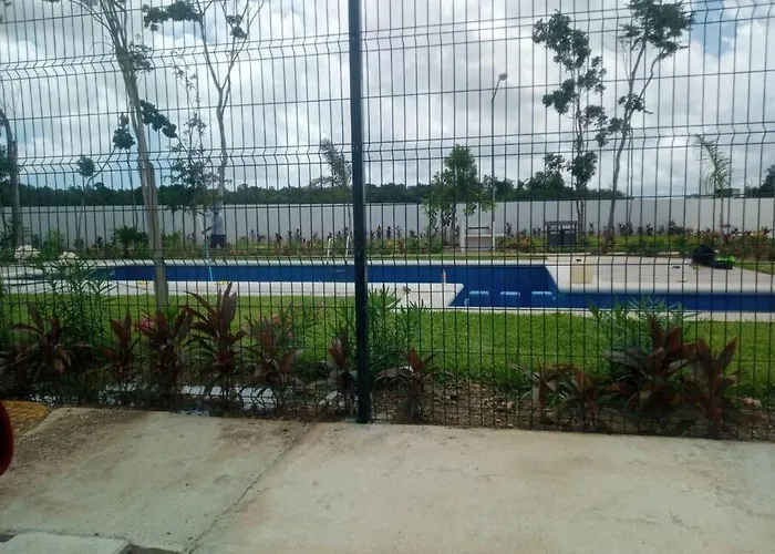 Hermosa Casa En Privada Vila Cancún aceita animais de estimação