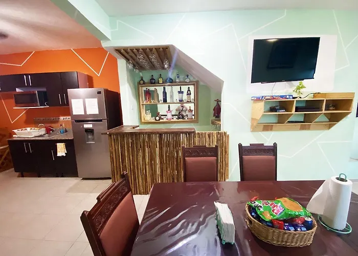 Casa Mexicana Amplia Con Seguridad, Alberca Y Parking Vila Playa del Carmen que aceita animais de estimação