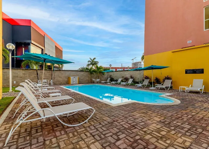 Cancun 4 Star Hotels near Mercado 28