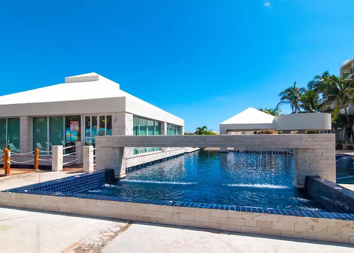 Solymar Condo Beach Resort By Casago Cancún