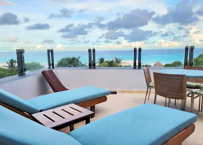 Beachfront Getaway Condo Cancun