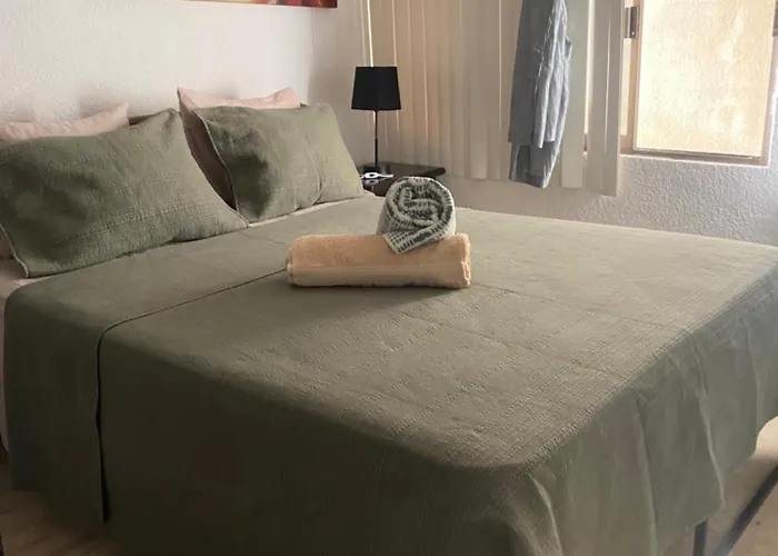 Front Beach Private Room With Shared Bathroom Cancún