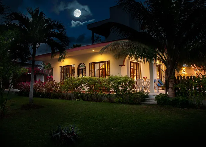 Casa Anita - Relaxing Home Steps From The Puerto Morelos Beach