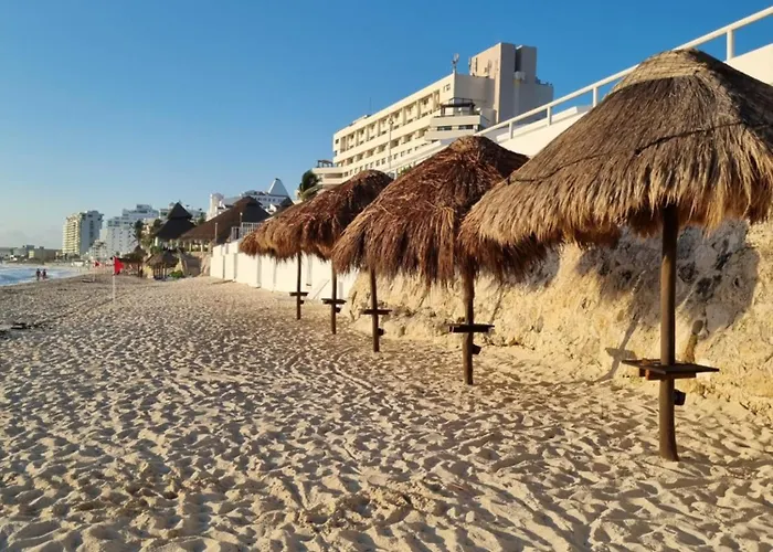 Beachfront Three-Story Coastal Penthouse, 3Br-3Ba Cancún