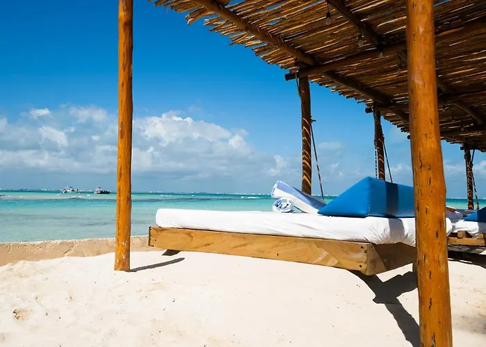 Isla Mujeres hotels near Playa Sol