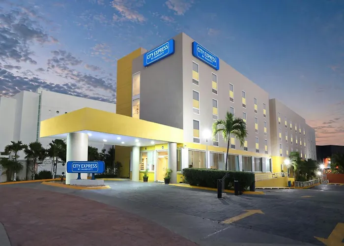 Hoteles cerca de Estadio Toro Valenzuela