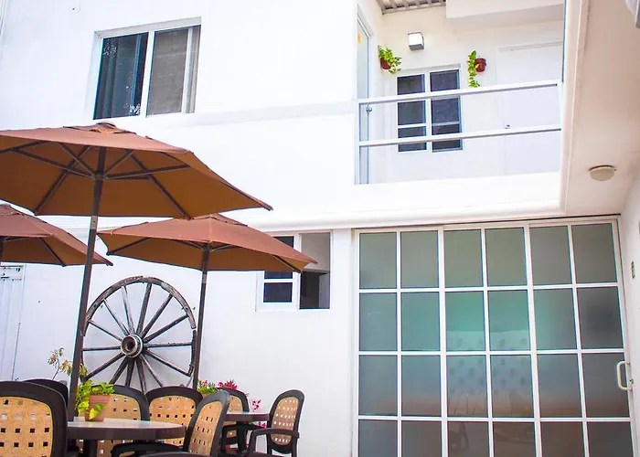 Moloch Hostel & Suites Cancun
