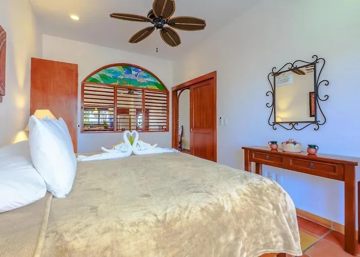 1-Bedroom Courtyard Villa! Beautiful Location On Malecon. In Downtown Isla Mujeres!!! con Piscina