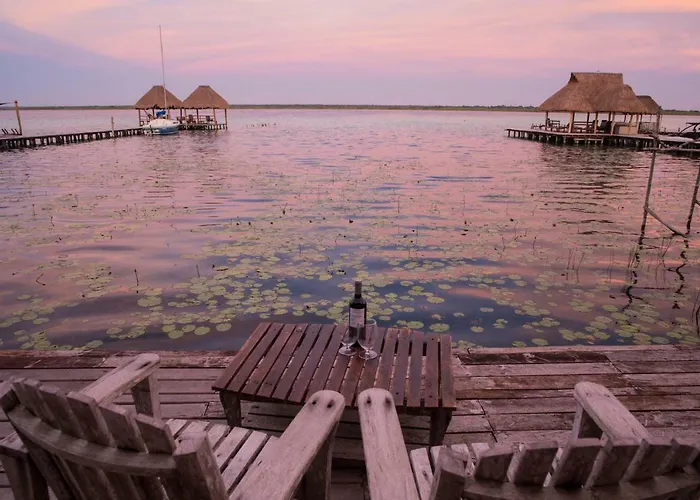 Pet friendly Lagoon Front Hut: Daily Cleaning, Bikes & Kayaks! Bacalar